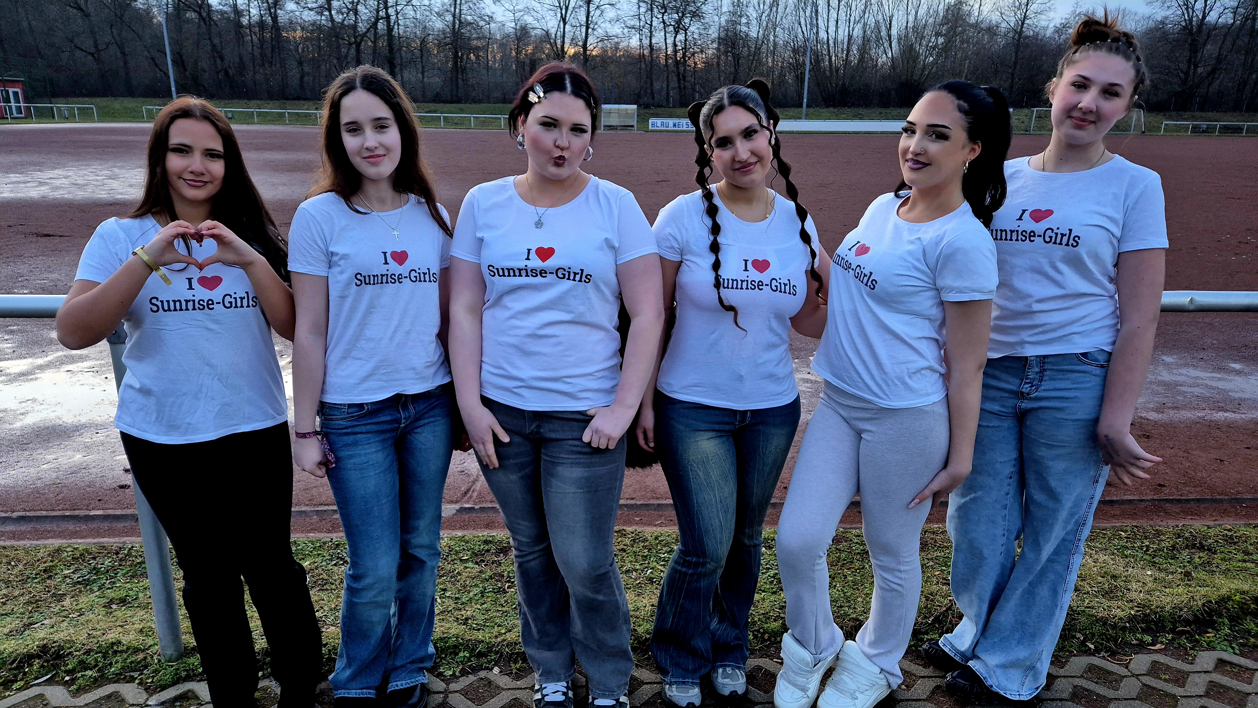 Bandfoto der Sunrise-Girls bei einem Auftritt